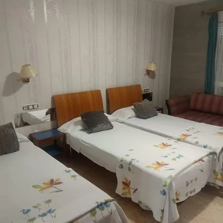 Hostal Burbia-3